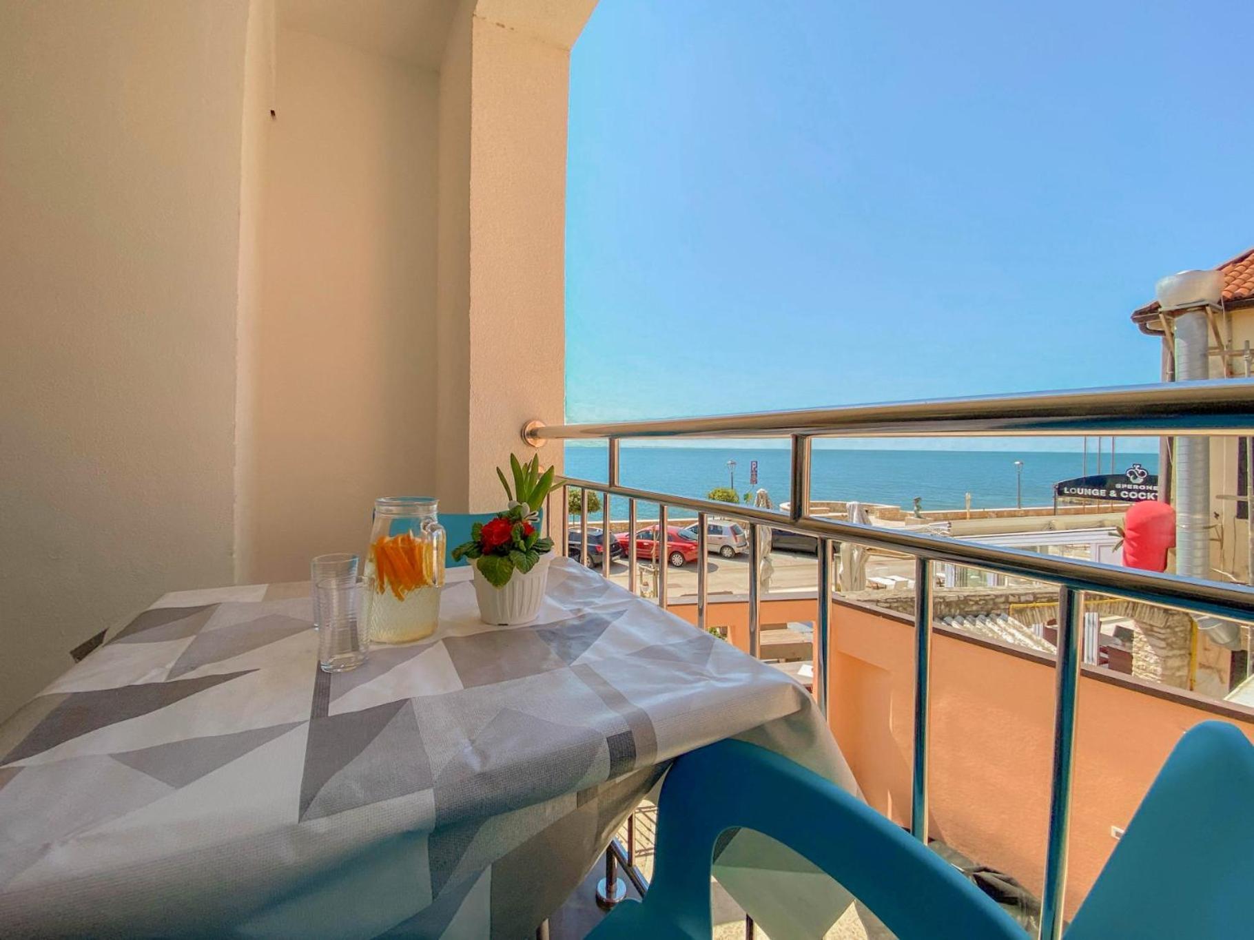 Libera One Apartment Новиград Екстериор снимка